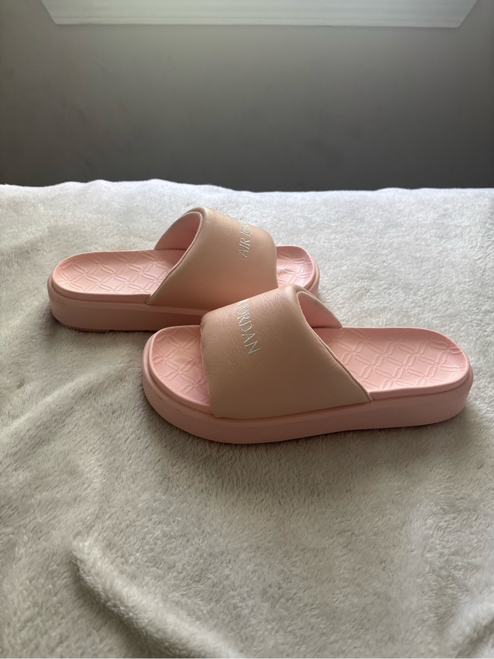 Air Jordan Women Pink Slide Sandals Size 8